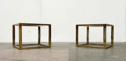 Tables d'appoint cube en laiton et verre à la française Hollywood Regency de Maison Charles, années 1970, lot de 2