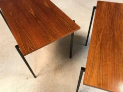 Tables d'appoint empilables en noyer et acier minimalistes, années 1960, ensemble de 2