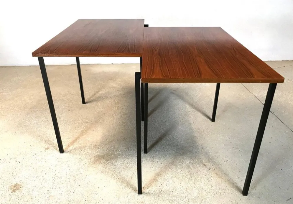 Tables d'appoint empilables en noyer et acier minimalistes, années 1960, ensemble de 2