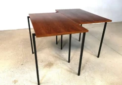 Tables d'appoint empilables en noyer et acier minimalistes, années 1960, ensemble de 2