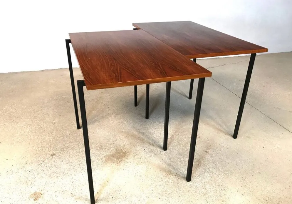 Tables d'appoint empilables en noyer et acier minimalistes, années 1960, ensemble de 2