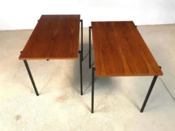 Tables d'appoint empilables en noyer et acier minimalistes, années 1960, ensemble de 2
