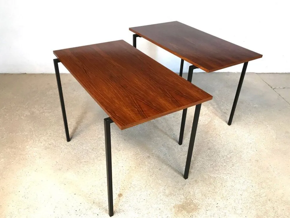 Tables d'appoint empilables en noyer et acier minimalistes, années 1960, ensemble de 2