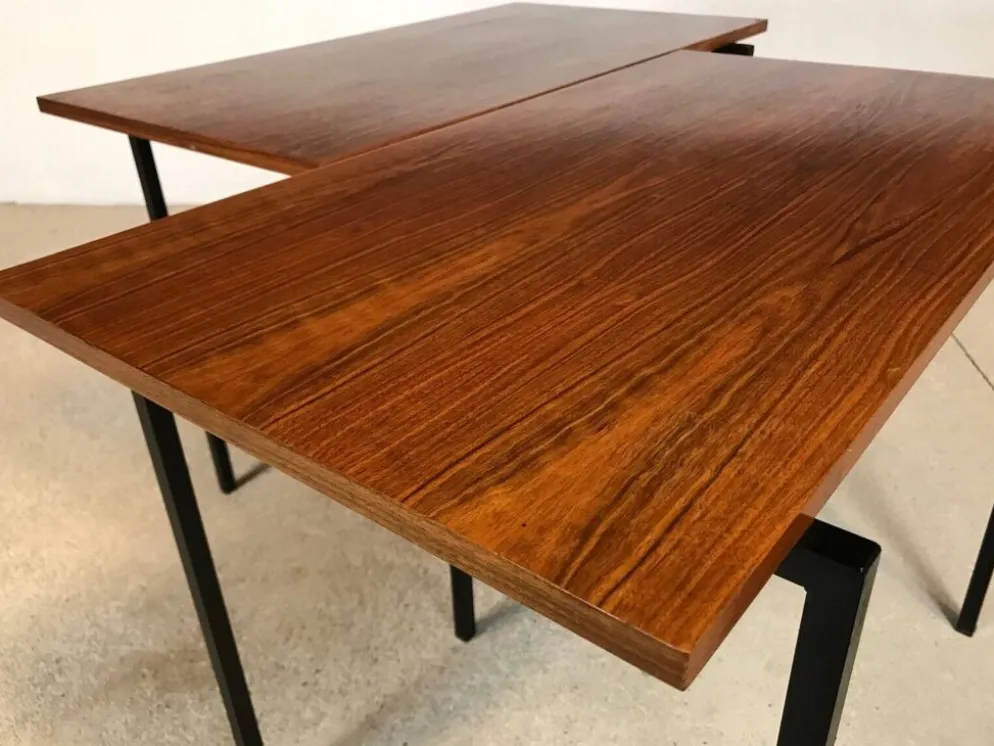 Tables d'appoint empilables en noyer et acier minimalistes, années 1960, ensemble de 2