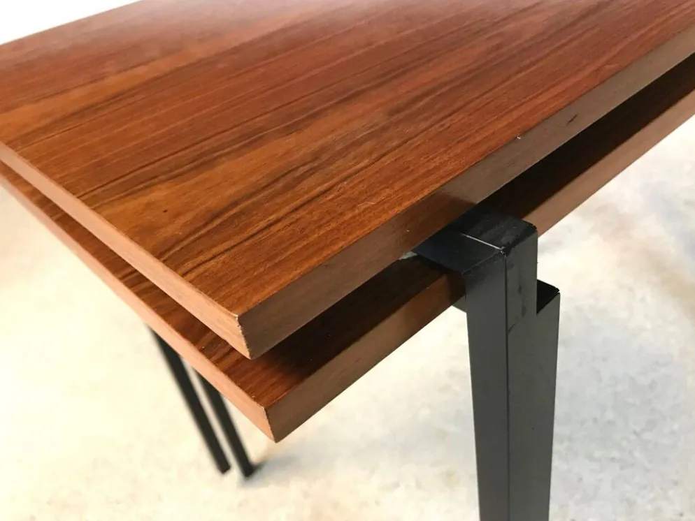 Tables d'appoint empilables en noyer et acier minimalistes, années 1960, ensemble de 2
