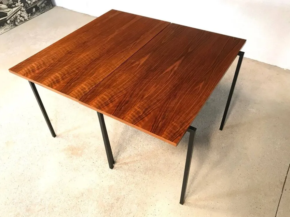 Tables d'appoint empilables en noyer et acier minimalistes, années 1960, ensemble de 2