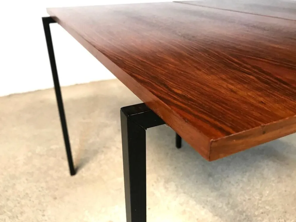 Tables d'appoint empilables en noyer et acier minimalistes, années 1960, ensemble de 2