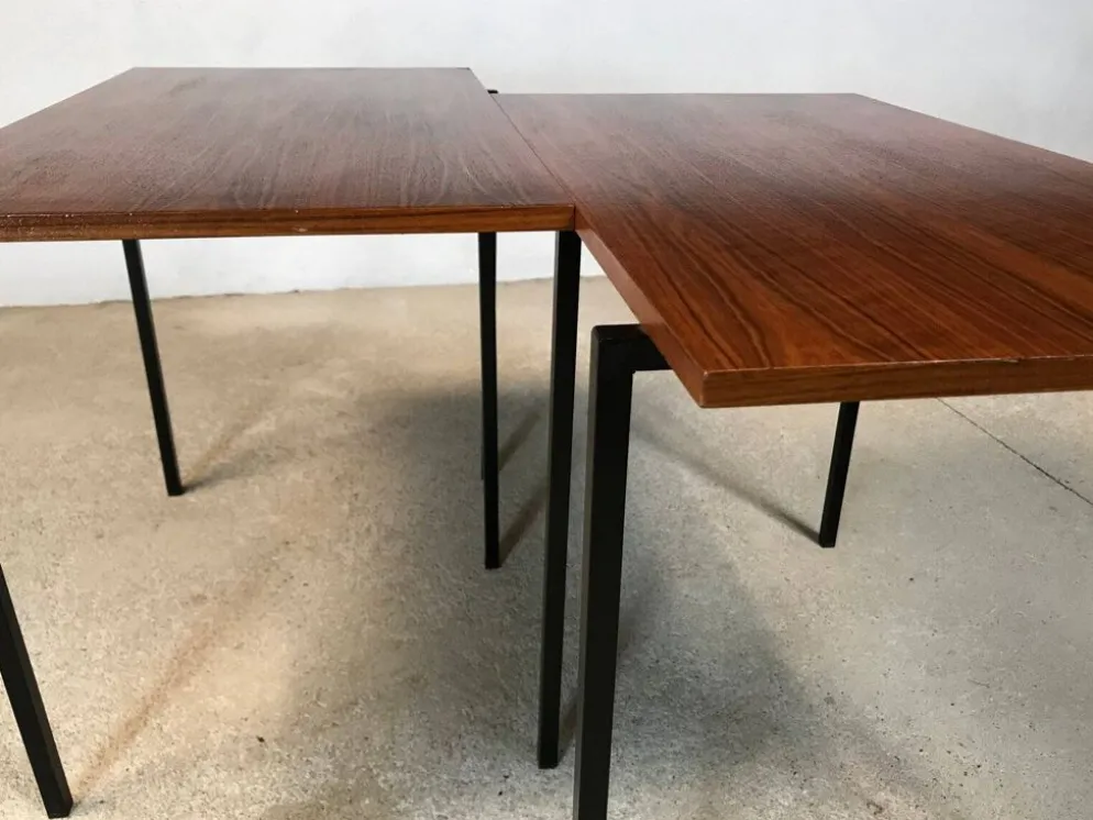 Tables d'appoint empilables en noyer et acier minimalistes, années 1960, ensemble de 2