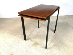 Tables d'appoint empilables en noyer et acier minimalistes, années 1960, ensemble de 2