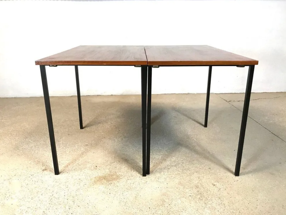 Tables d'appoint empilables en noyer et acier minimalistes, années 1960, ensemble de 2