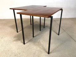 Tables d'appoint empilables en noyer et acier minimalistes, années 1960, ensemble de 2