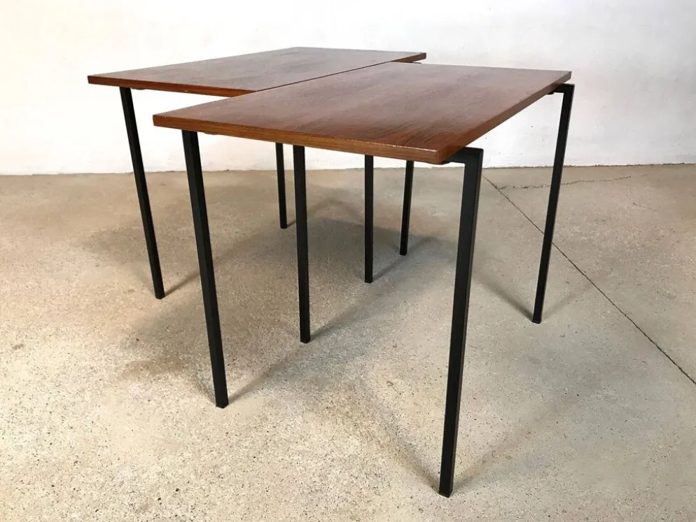Tables d'appoint empilables en noyer et acier minimalistes, années 1960, ensemble de 2