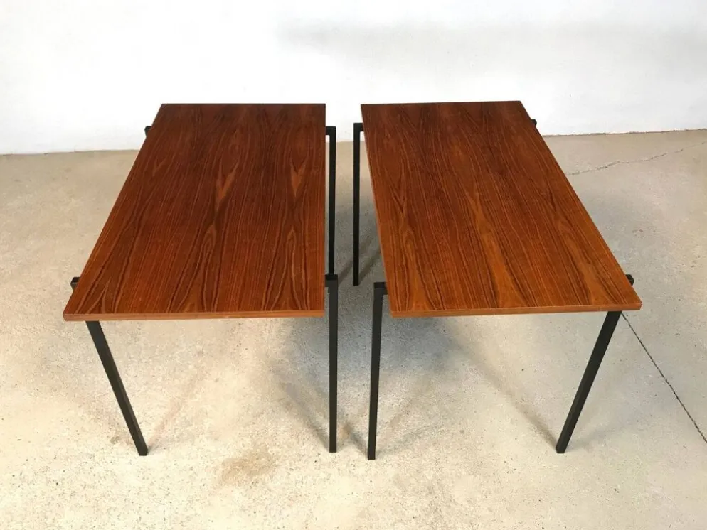 Tables d'appoint empilables en noyer et acier minimalistes, années 1960, ensemble de 2