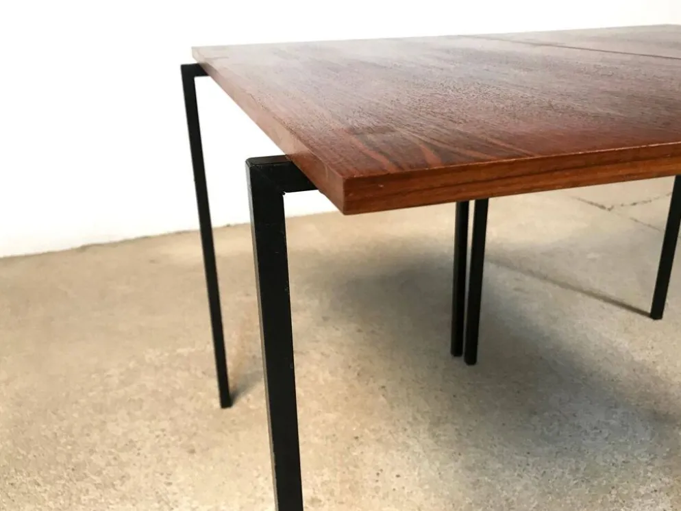 Tables d'appoint empilables en noyer et acier minimalistes, années 1960, ensemble de 2