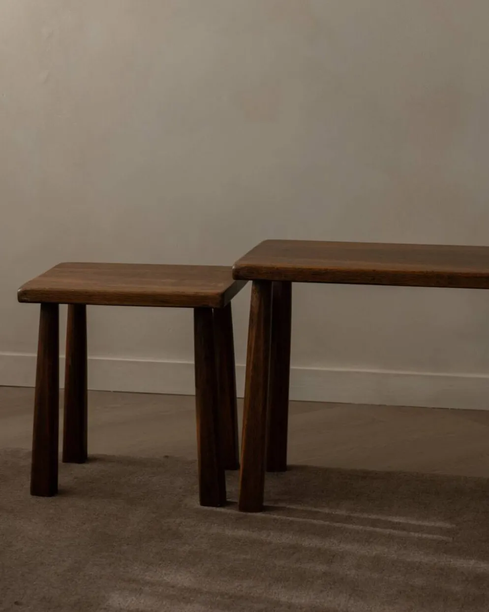Tables d'appoint en chêne vintage (ensemble de 3) – Tables latérales rustiques modernistes, années 1970