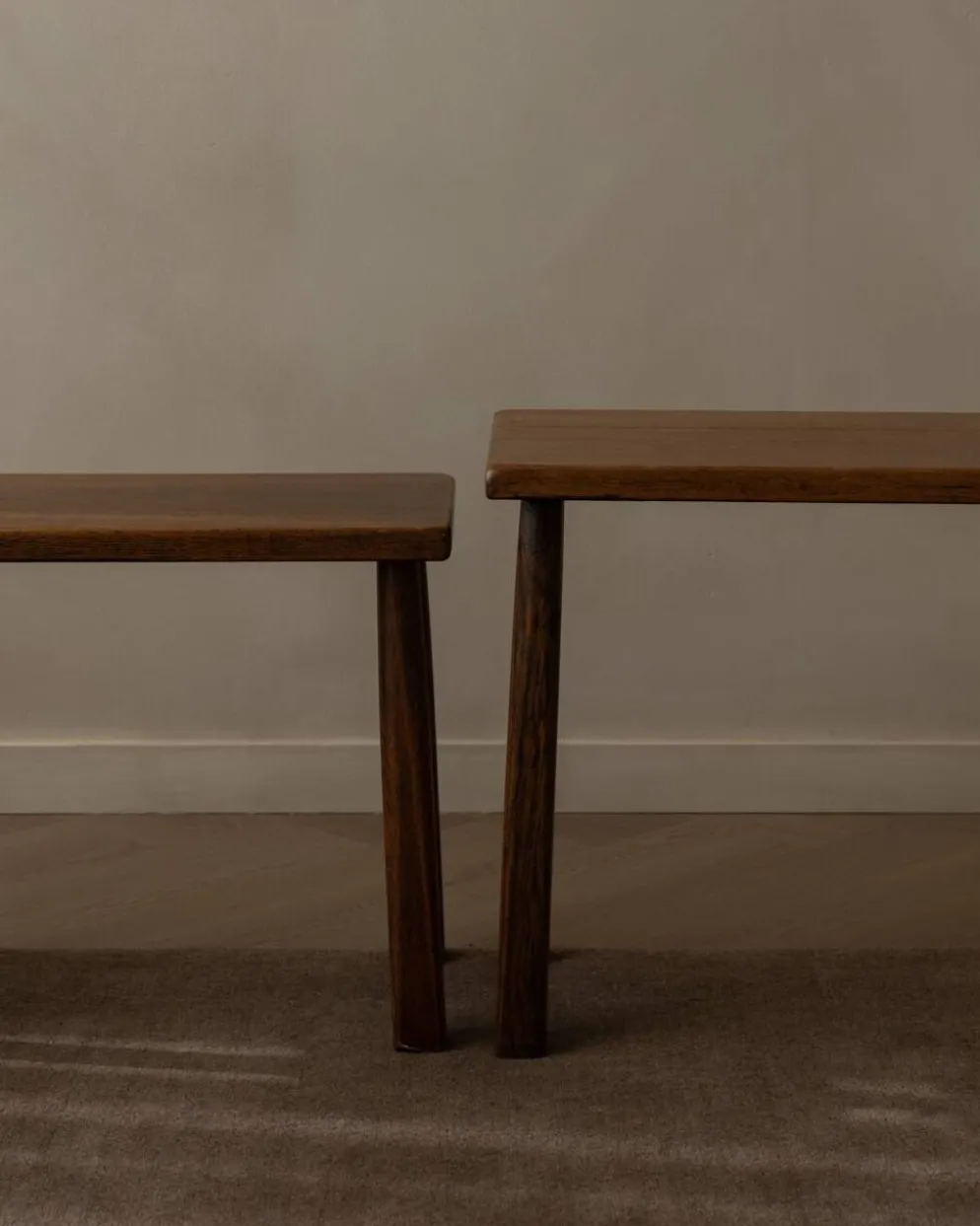 Tables d'appoint en chêne vintage (ensemble de 3) – Tables latérales rustiques modernistes, années 1970