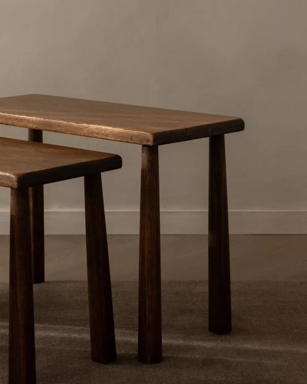 Tables d'appoint en chêne vintage (ensemble de 3) – Tables latérales rustiques modernistes, années 1970
