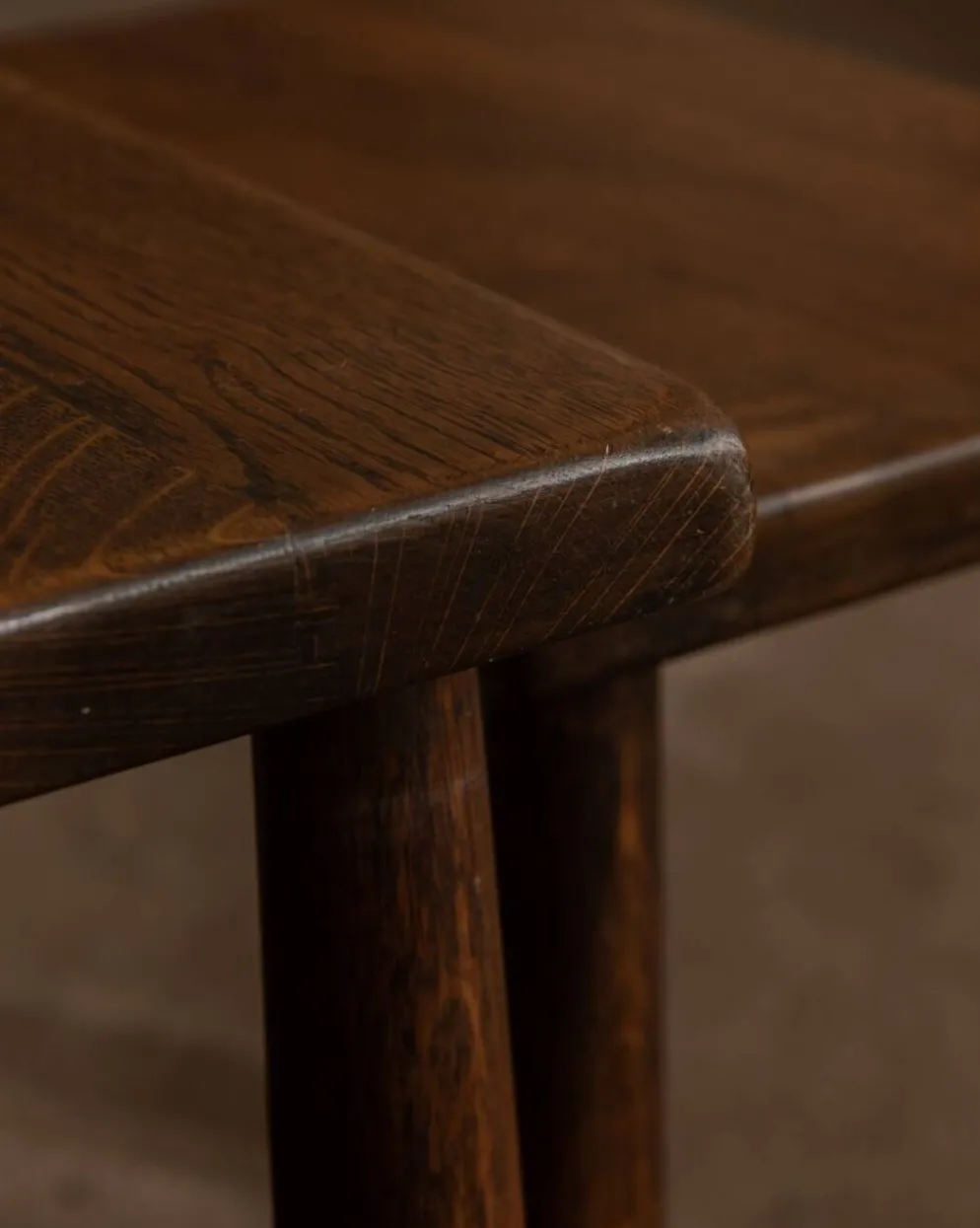 Tables d'appoint en chêne vintage (ensemble de 3) – Tables latérales rustiques modernistes, années 1970