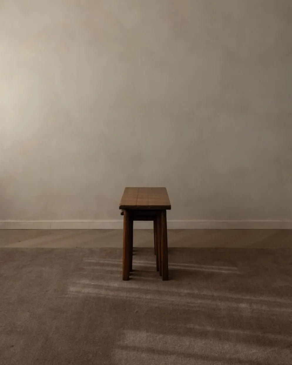 Tables d'appoint en chêne vintage (ensemble de 3) – Tables latérales rustiques modernistes, années 1970
