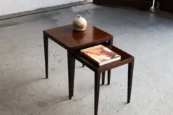 Tables d'appoint par Severin Hansen