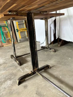 Tables de bistrot en fonte