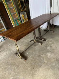 Tables de bistrot en fonte