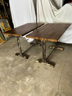 Tables de bistrot en fonte