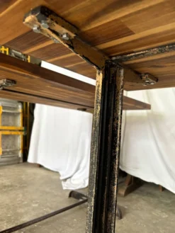 Tables de bistrot en fonte