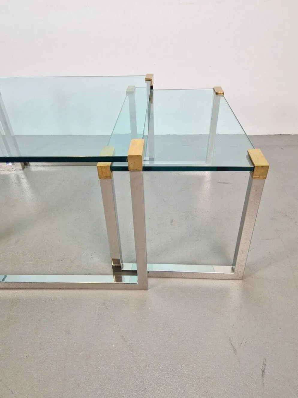 Tables de café et d'appoint T53 en laiton et verre par Peter Ghyczy, années 1970, ensemble de 3.