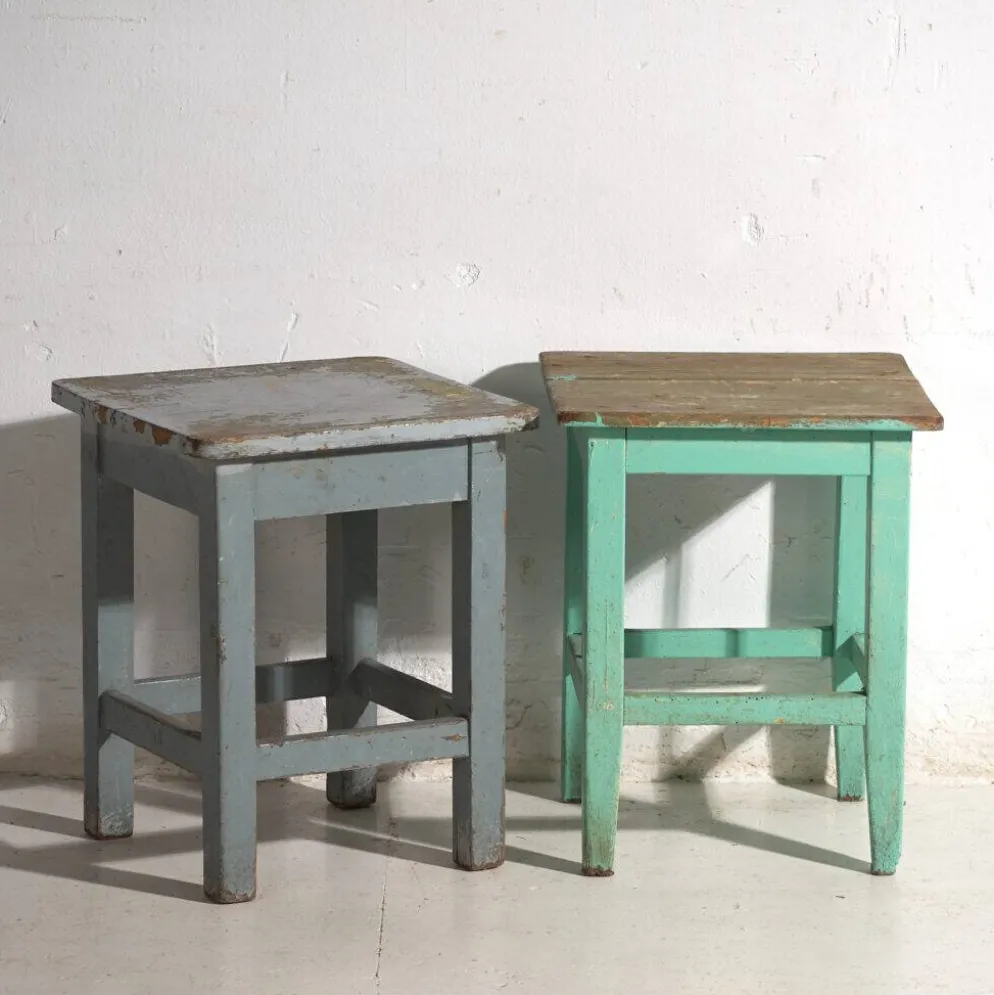 Tables de chevet anciennes en bois de pin – Europe centrale, vers 1940 #1