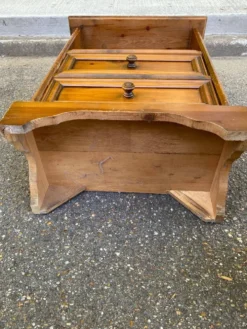 2 tables de chevet en pin massif style Louis XIV