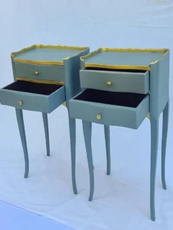 2 tables de chevet style Louis XV