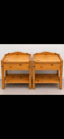 2 tables de chevet vintage en bois