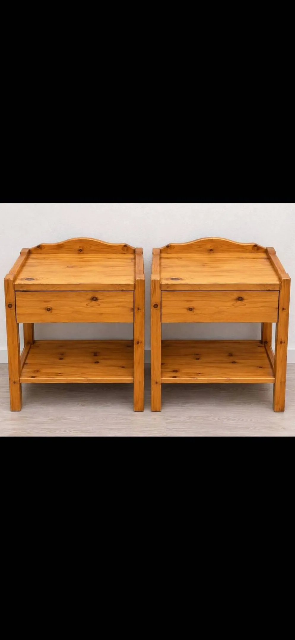 2 tables de chevet vintage en bois