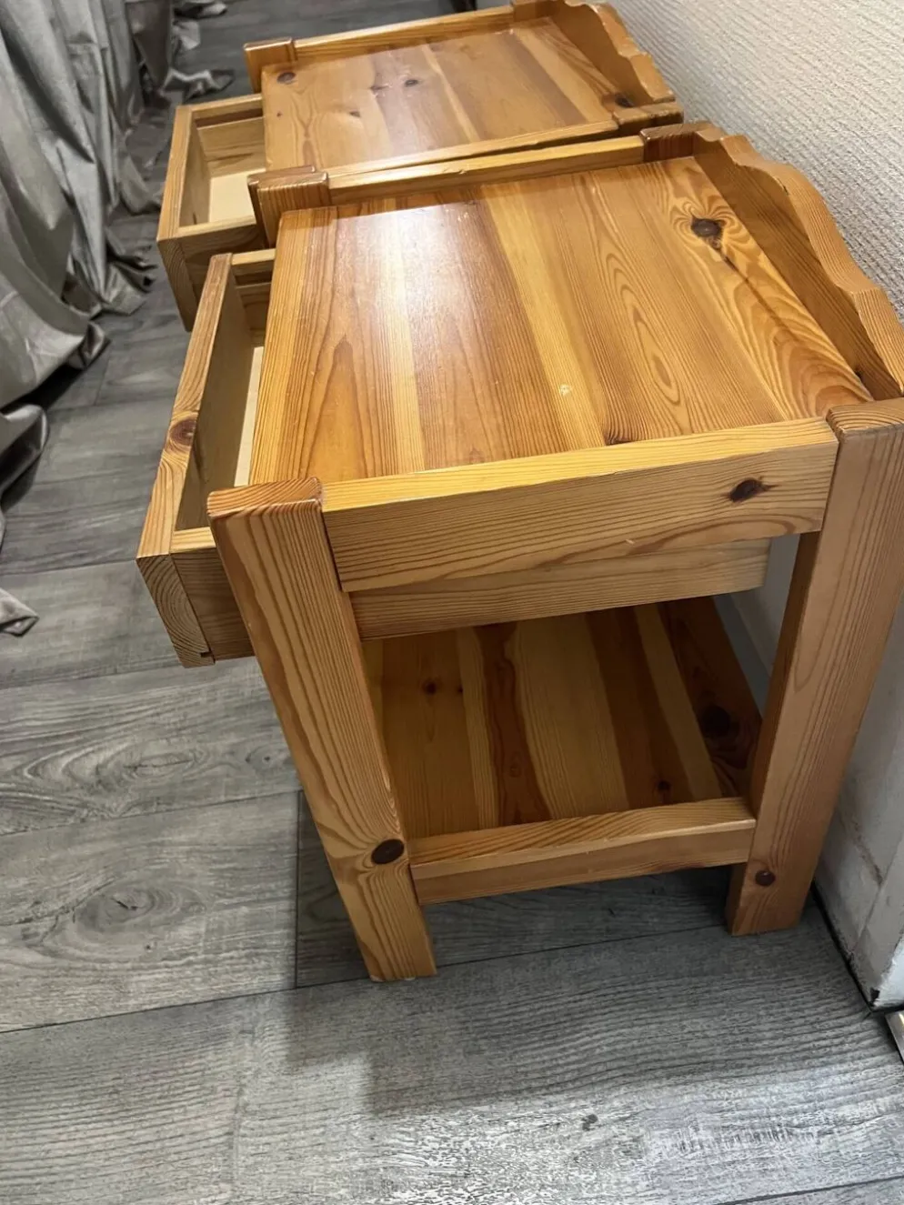 2 tables de chevet vintage en bois