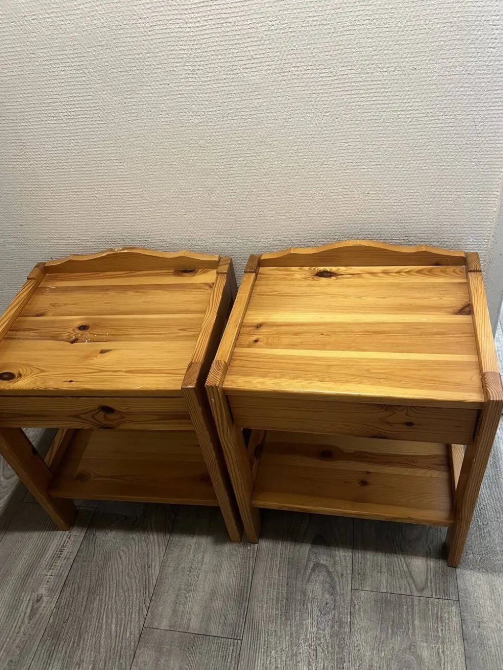 2 tables de chevet vintage en bois