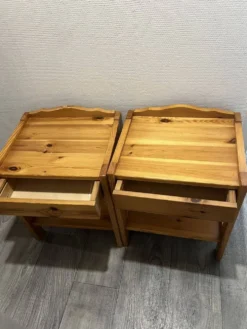 2 tables de chevet vintage en bois