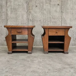2 tables de magazine en chêne assorties / tables de nuit