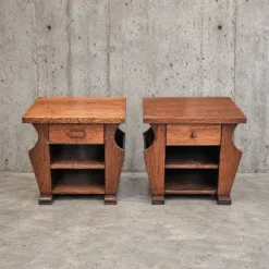 2 tables de magazine en chêne assorties / tables de nuit