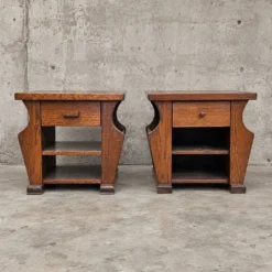 2 tables de magazine en chêne assorties / tables de nuit