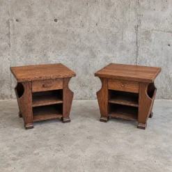 2 tables de magazine en chêne assorties / tables de nuit