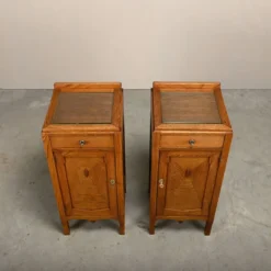 Tables de nuit Art Déco Amsterdam School en bois de chêne et verre, années 1930 Pays-Bas