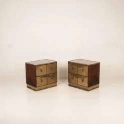 Tables de nuit Bagdad en noyer italien frisé Aldo Frigerio et laiton doré laminé.