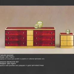 Tables de nuit Bagdad en noyer italien frisé Aldo Frigerio et laiton doré laminé.