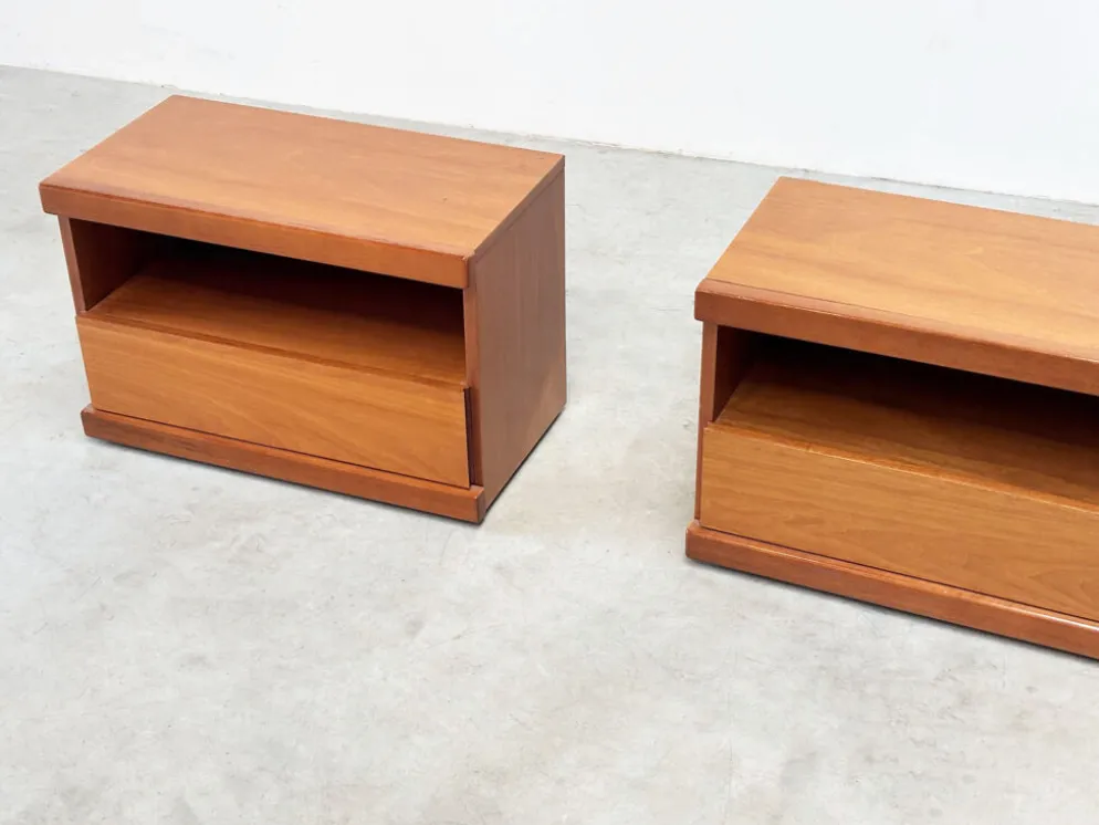 Tables de nuit françaises des années 1970