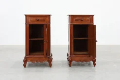 Tables de nuit Louis XV avec plateau en marbre de Carrare, France vers 1890.