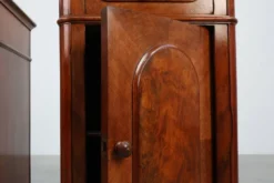 Tables de nuit Louis XV avec plateau en marbre de Carrare, France vers 1890.