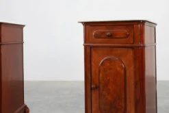 Tables de nuit Louis XV avec plateau en marbre de Carrare, France vers 1890.