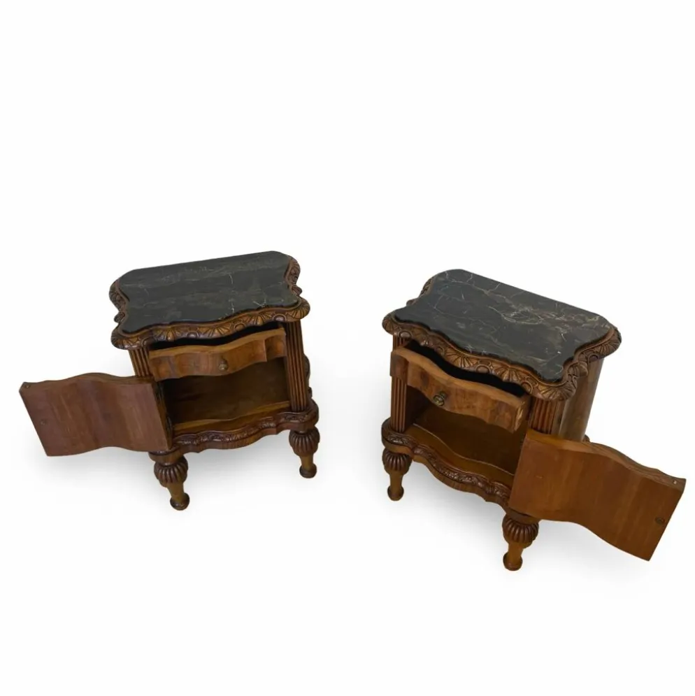 Tables de nuit serpentine en noyer Art déco, années 1920