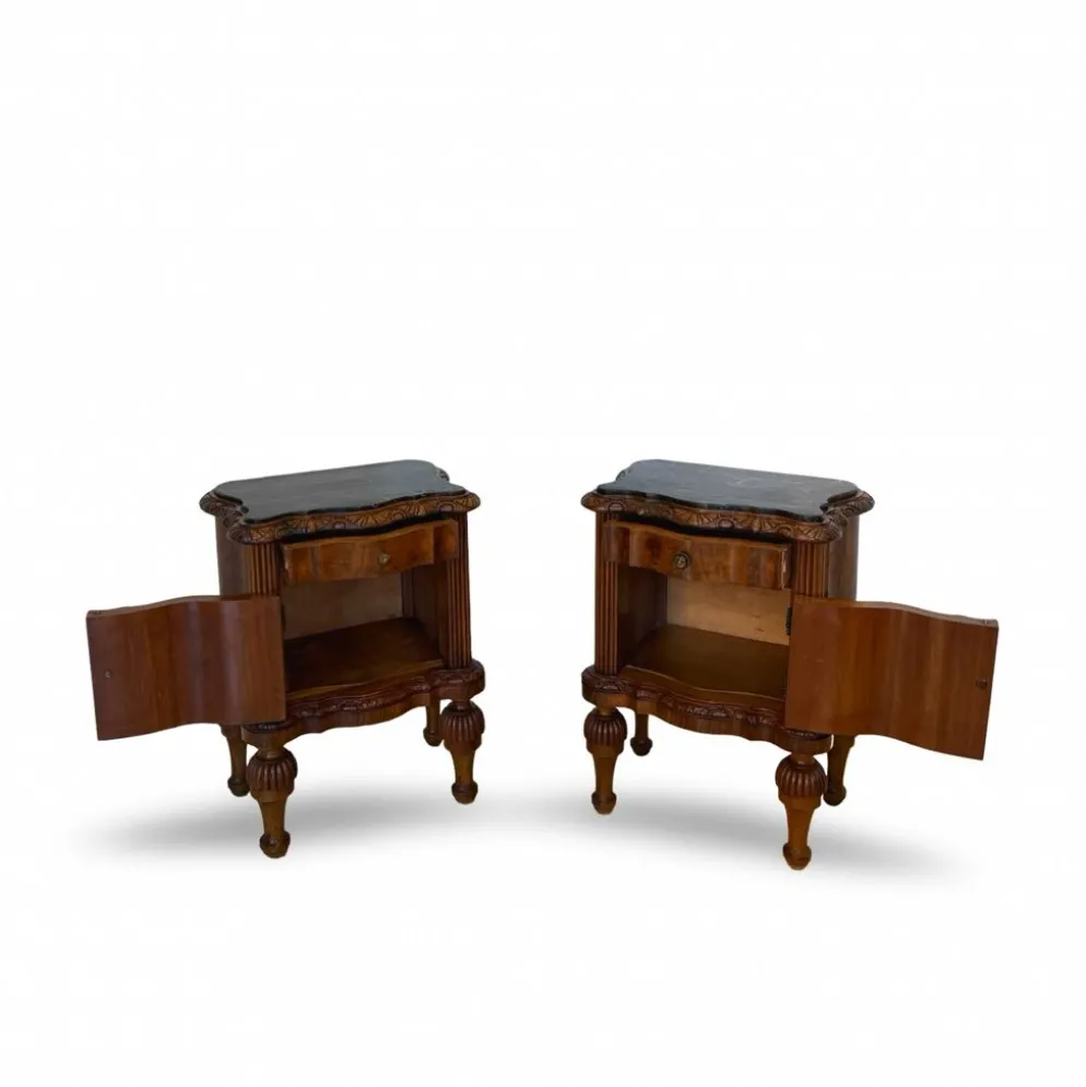Tables de nuit serpentine en noyer Art déco, années 1920